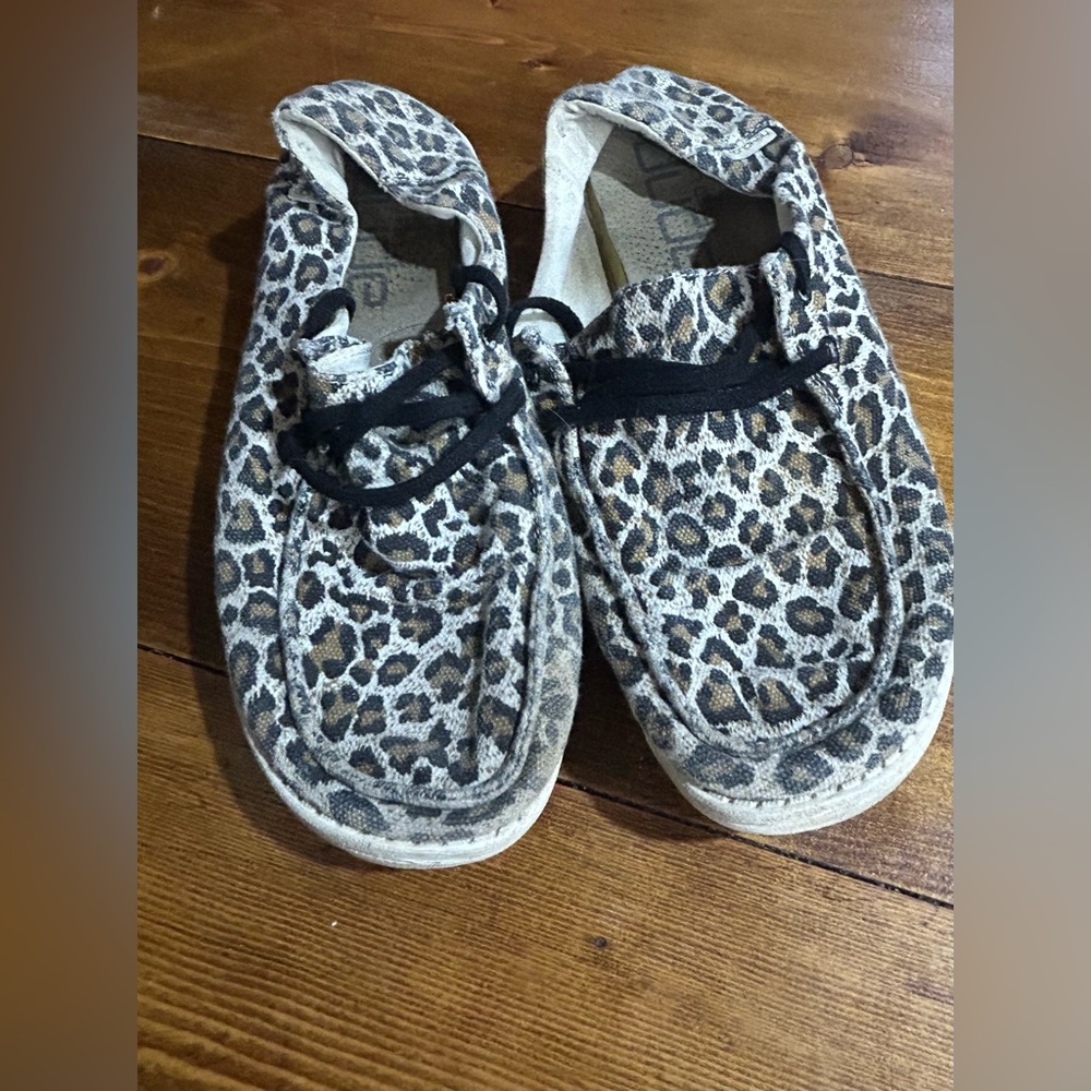 Leopard Print Wendy Hey Dude, size 11, not the original laces, smoke free home